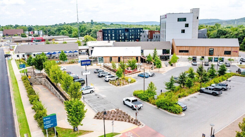 417 MLK Jr. Blvd, Fayetteville, AR à louer - Photo de l’immeuble – Image 1 sur 7