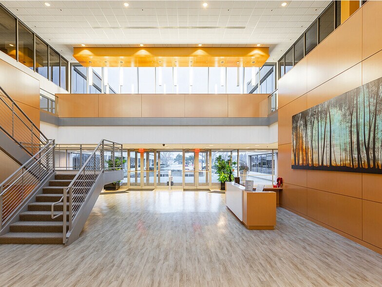 1350 E Touhy Ave, Des Plaines, IL à louer - Photo intérieure – Image 2 sur 21