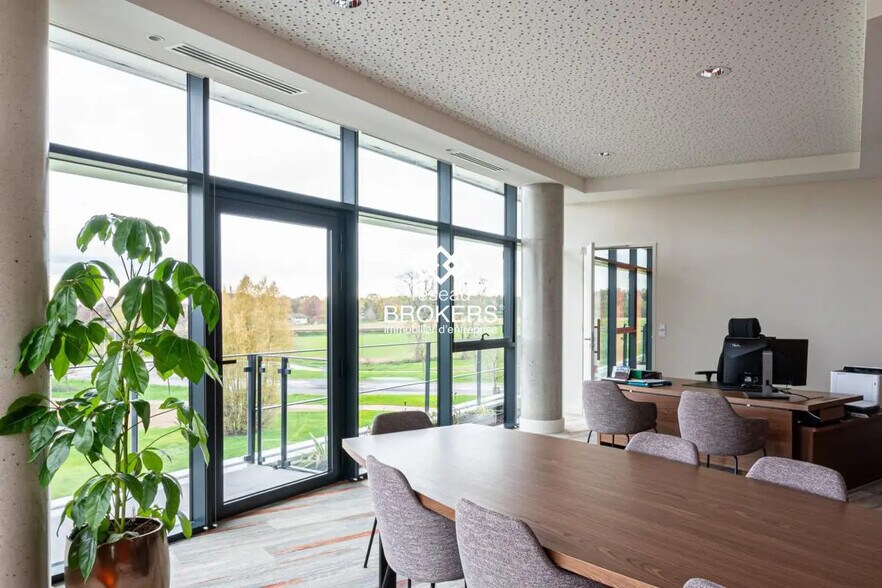 Bureau dans Bourg-en-Bresse à louer - Photo de l’immeuble – Image 1 sur 10