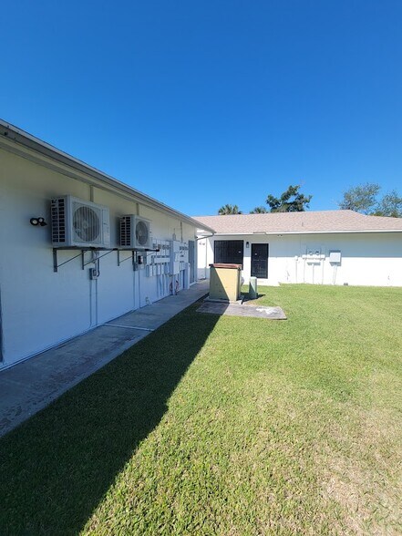 16956 McGregor Blvd, Fort Myers, FL à vendre - Photo de l’immeuble – Image 3 sur 5