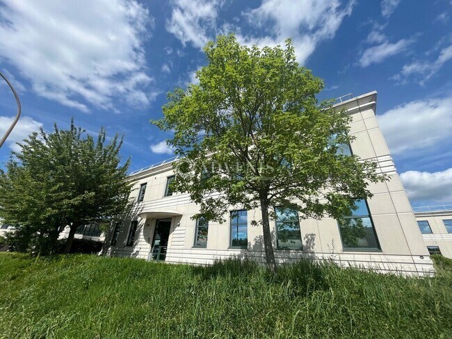 Plus de détails pour 12 Rue Eugène Dupuis, Créteil - Bureau à louer