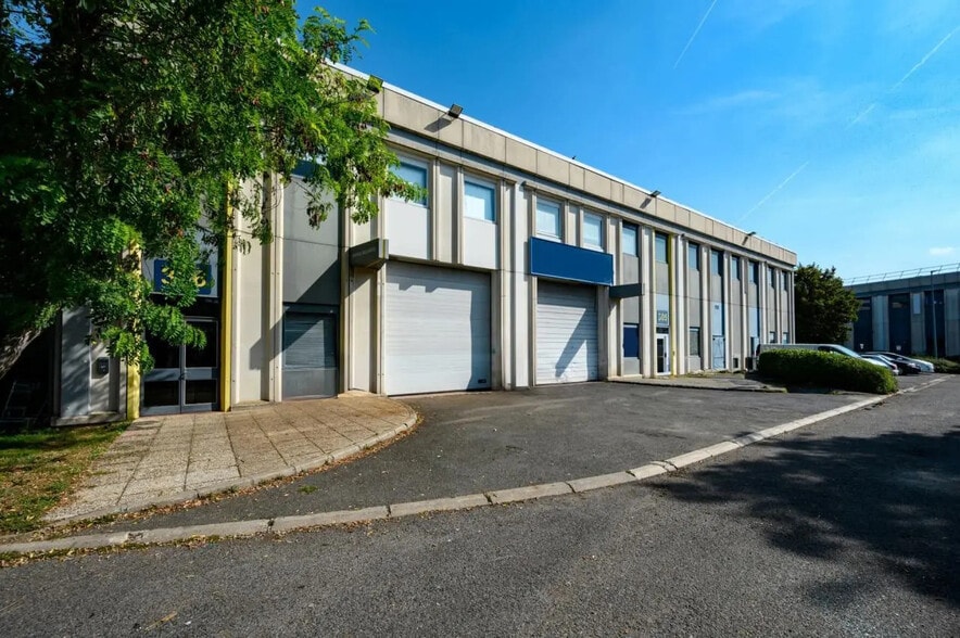 86-114 Avenue Louis Roche, Gennevilliers à louer - Photo de l’immeuble – Image 2 sur 9