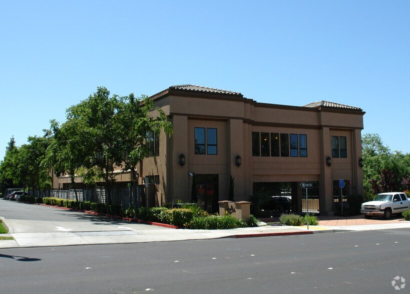 1844 Clayton Rd, Concord, CA à vendre - Photo principale – Image 1 sur 3
