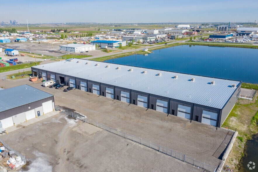 235126 Ryan Rd, Calgary, AB à vendre - Photo de l’immeuble – Image 3 sur 4