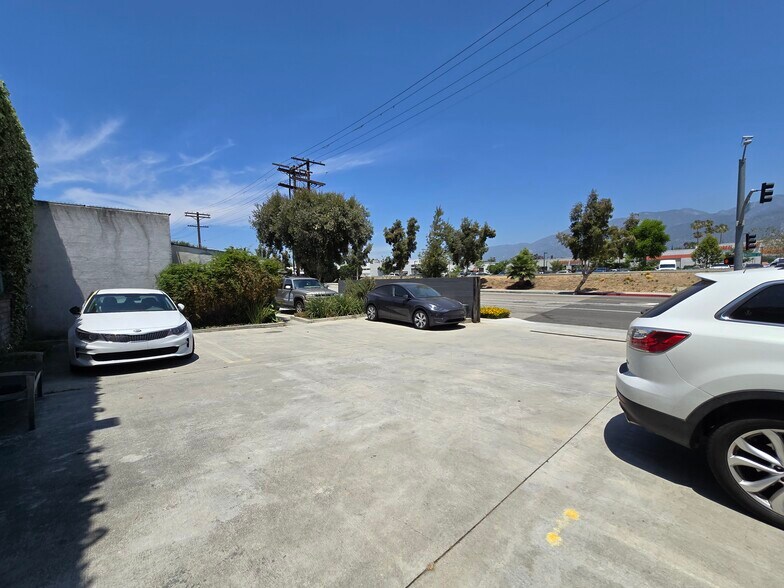 2886-2888 E Walnut St, Pasadena, CA à vendre - Photo de l’immeuble – Image 3 sur 21