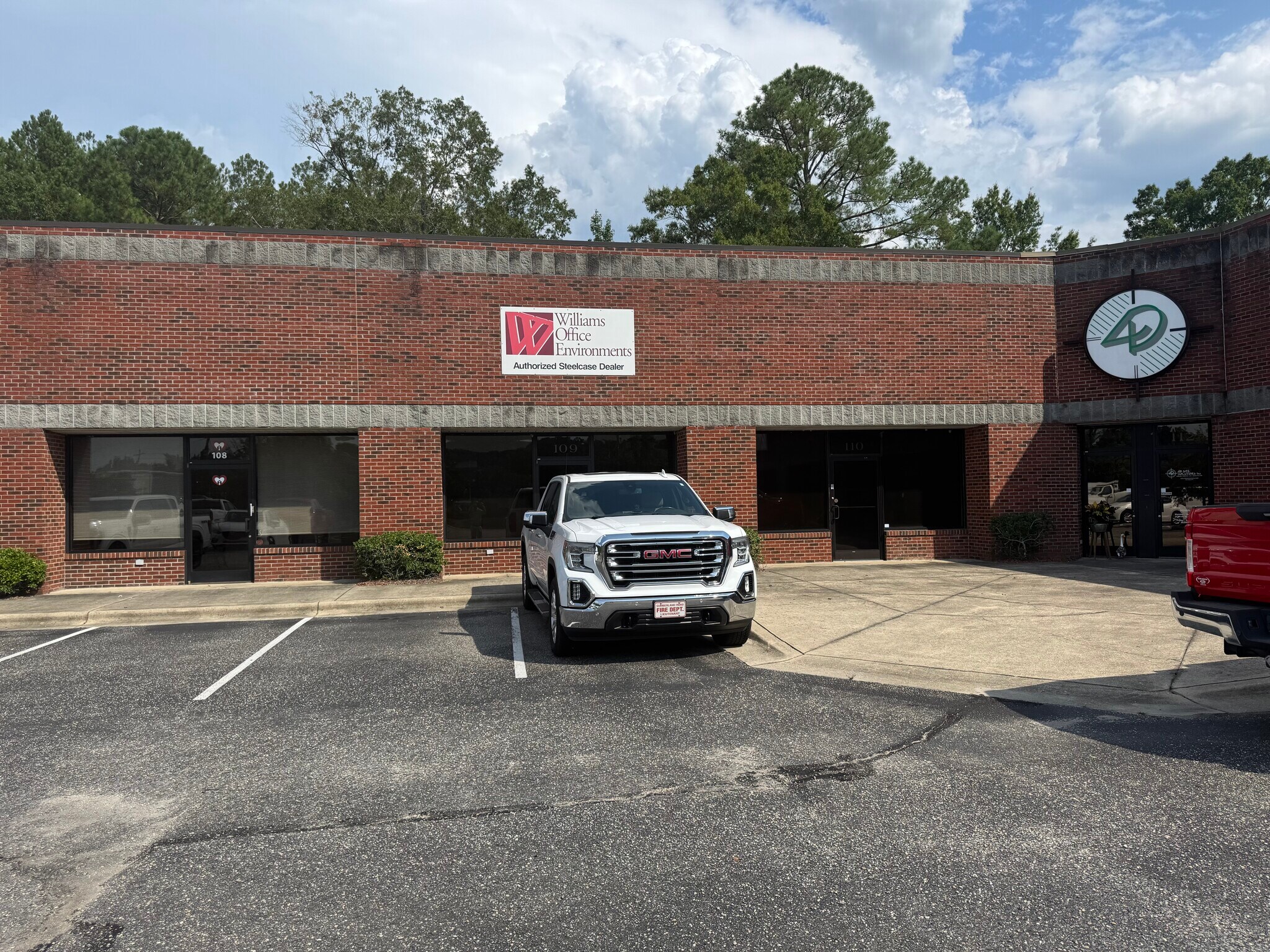 409 Chicago Dr, Fayetteville, NC à louer Photo de l’immeuble– Image 1 sur 19