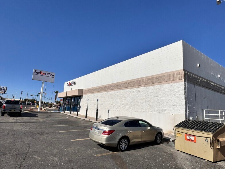 4190 N Mesa St, El Paso, TX à louer - Photo de l’immeuble – Image 2 sur 2
