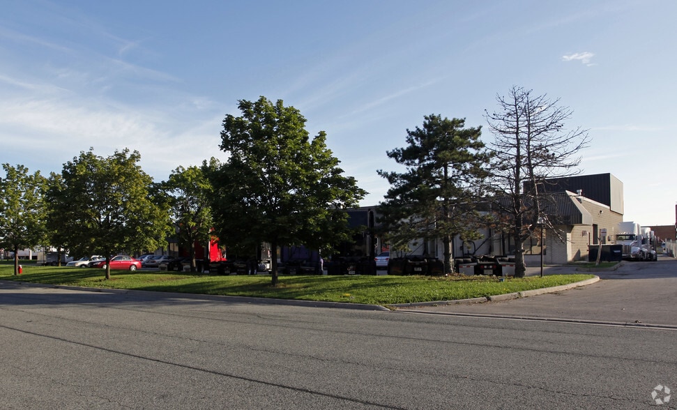1076 Cardiff Blvd, Mississauga, ON à louer - Photo principale – Image 1 sur 4