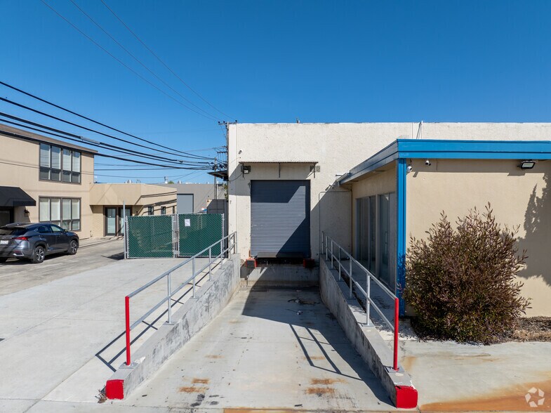 855-857 Malcolm Rd, Burlingame, CA à louer - Photo de l’immeuble – Image 3 sur 11