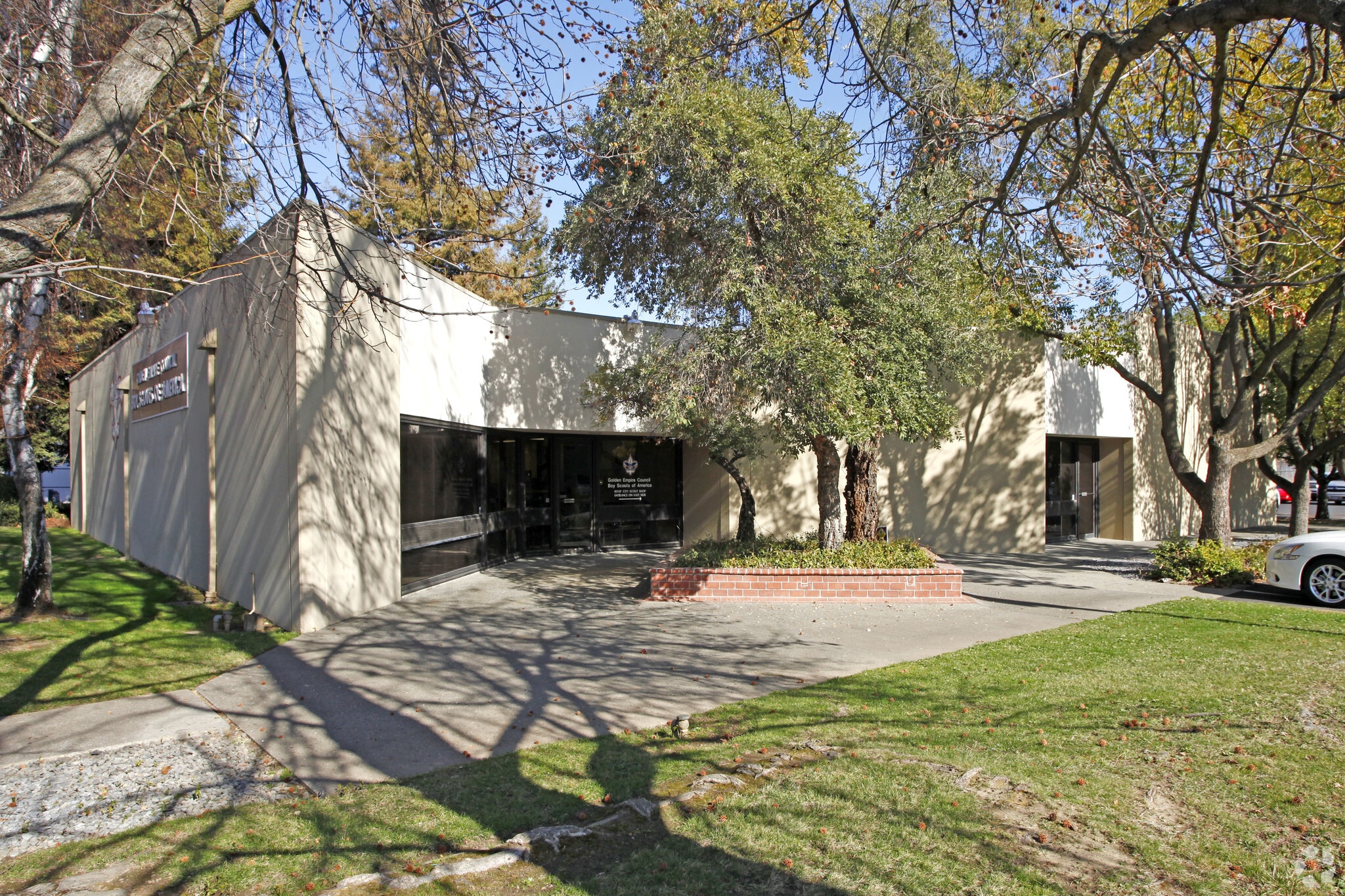251 Commerce Cir, Sacramento, CA à louer Photo principale– Image 1 sur 12