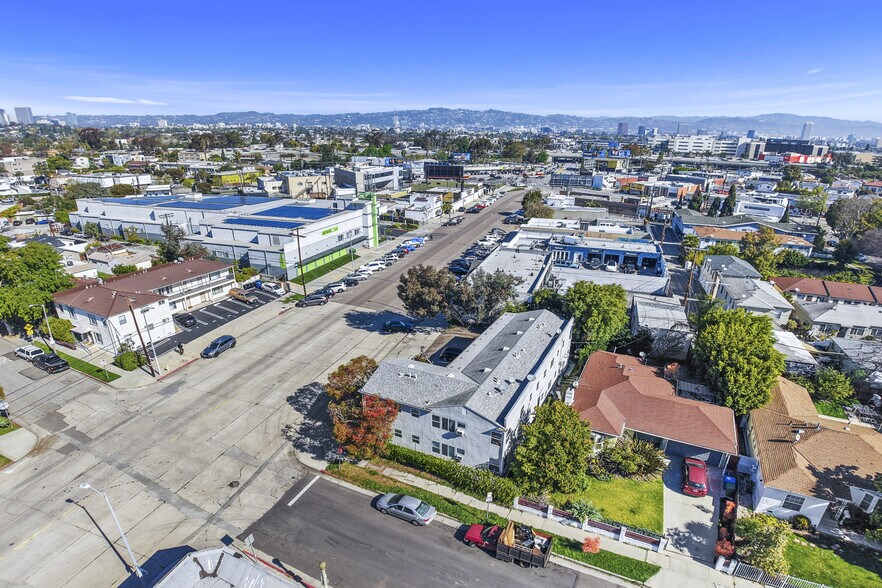 2662 1/2 La Cienega Ave, Los Angeles, CA à vendre - Photo de l’immeuble – Image 3 sur 5