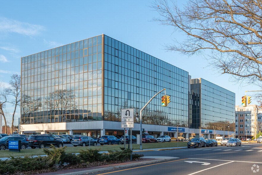 111 Great Neck Rd, Great Neck, NY à louer - Photo principale – Image 1 sur 9