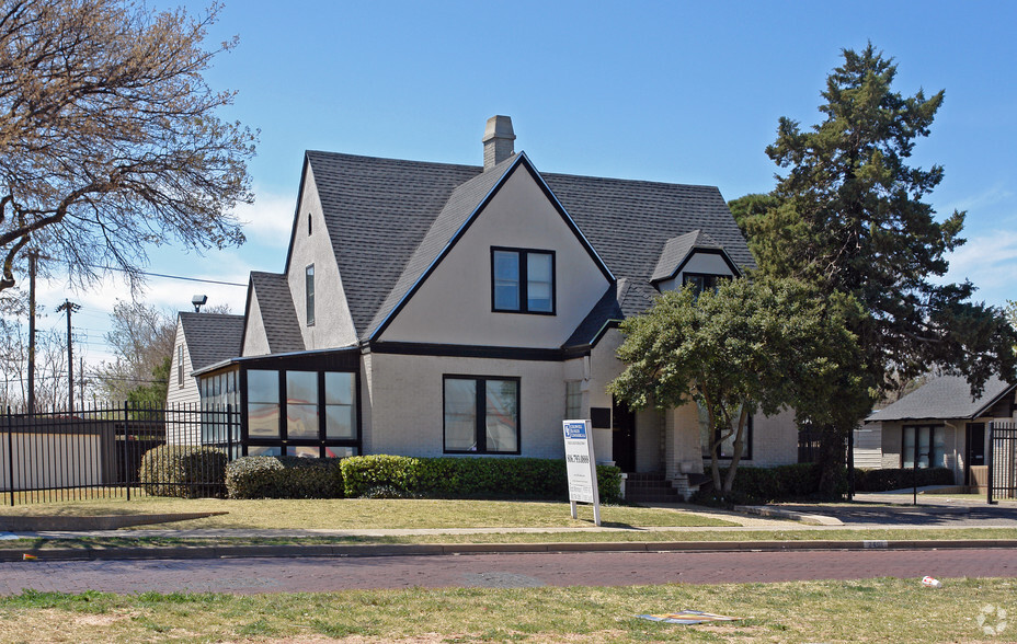 2401 20th St, Lubbock, TX à louer - Photo principale – Image 1 sur 12