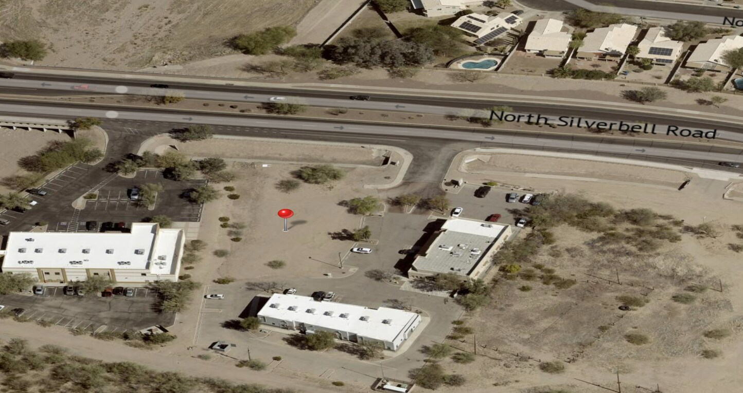 Retail / Office Site + Land portefeuille de 2 biens à vendre sur LoopNet.fr Aérien– Image 1 sur 4