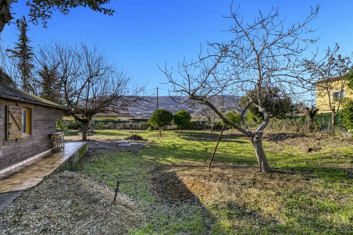 Terrain dans Castagniers à vendre Photo de l’immeuble– Image 1 sur 7