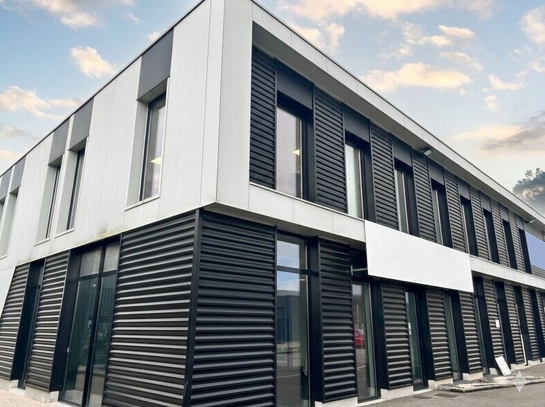 314 Rue De Bourgogne, Crêches-sur-Saône à louer - Photo de l’immeuble – Image 1 sur 4