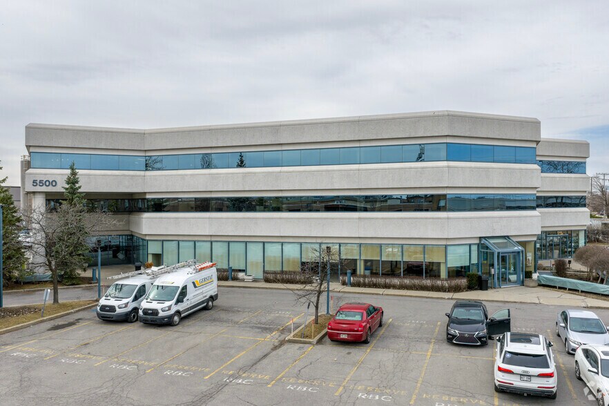 5500 Av Royalmount, Mt Royal, QC à louer - Photo de l’immeuble – Image 2 sur 5