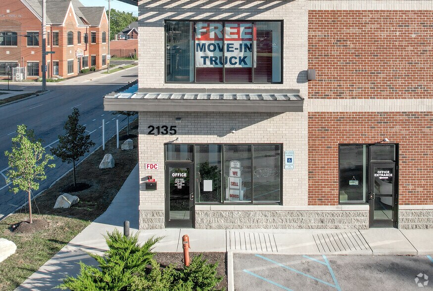 2135 N Illinois St, Indianapolis, IN à louer - Photo de l’immeuble – Image 2 sur 4