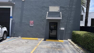 5405-5541 NW 82nd Ave, Miami, FL à louer Photo intérieure– Image 1 sur 6