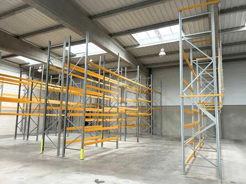 Local d’activités dans Avelin à louer - Photo intérieure – Image 2 sur 6