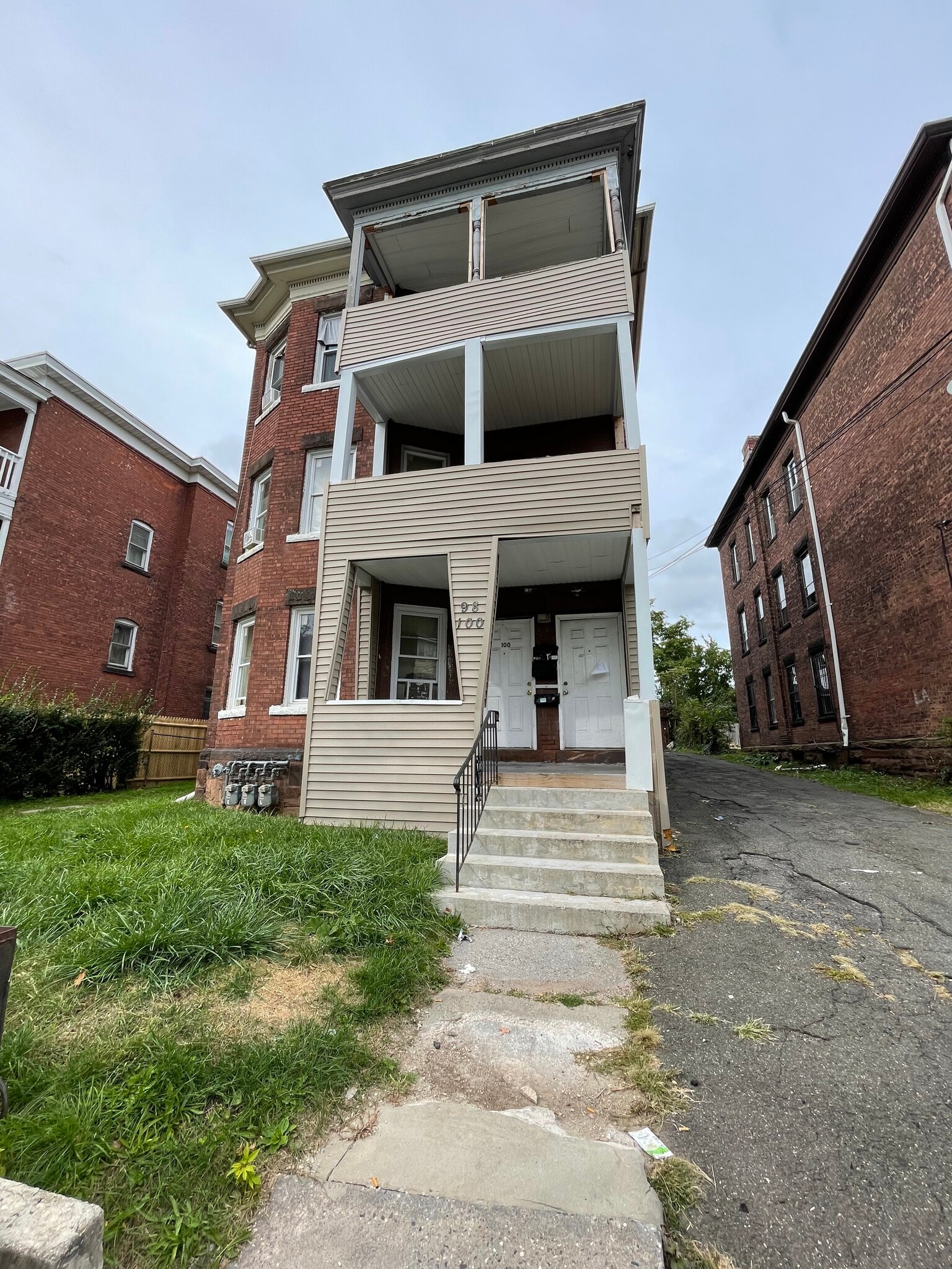 29 Connecticut Multifamily Portfolio portefeuille de 2 biens à vendre sur LoopNet.fr Photo principale– Image 1 sur 7