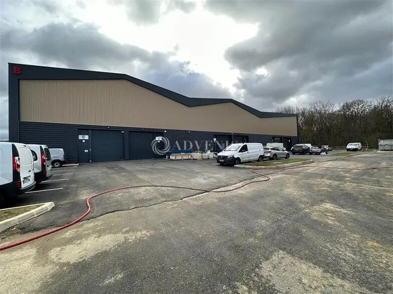 Local d'activités dans Moissy-Cramayel à vendre - Photo de l’immeuble – Image 3 sur 7
