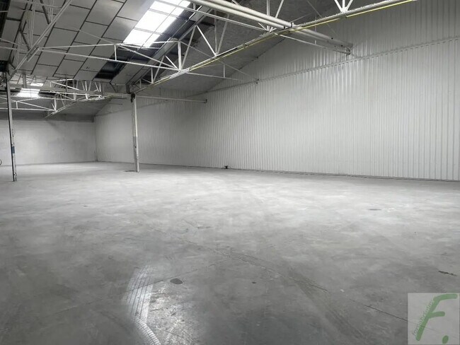 Plus de détails pour Industriel/Logistique à vendre