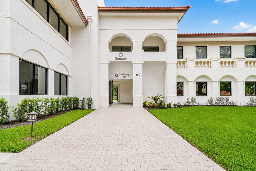 1000 SE Monterey Commons Blvd, Stuart, FL à louer - Photo de l’immeuble – Image 3 sur 9