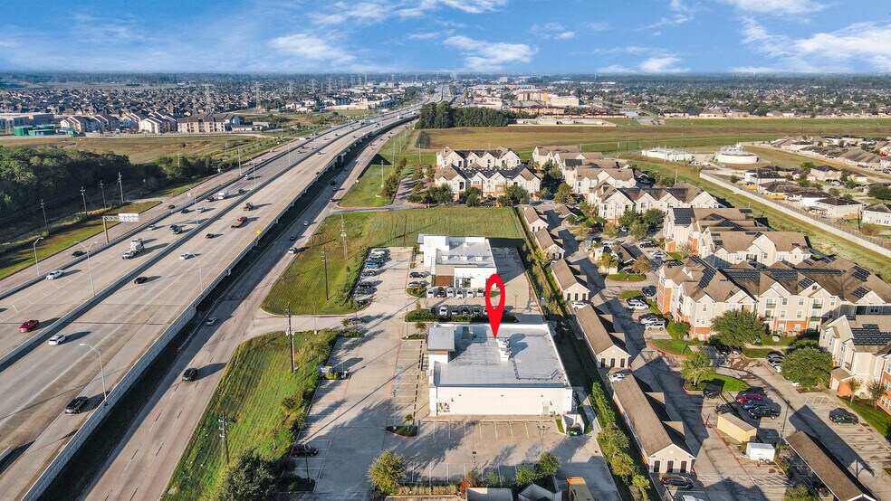 10423 N Sam Houston Pky E, Humble, TX à louer - Photo de l’immeuble – Image 3 sur 13