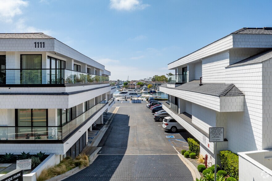 1111 Bayside Dr, Corona del Mar, CA à louer - Photo de l’immeuble – Image 2 sur 9