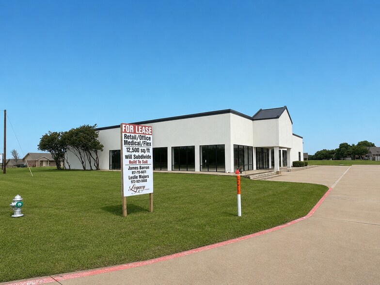 2400 W Ennis Ave, Ennis, TX à louer - Photo de l’immeuble – Image 1 sur 6