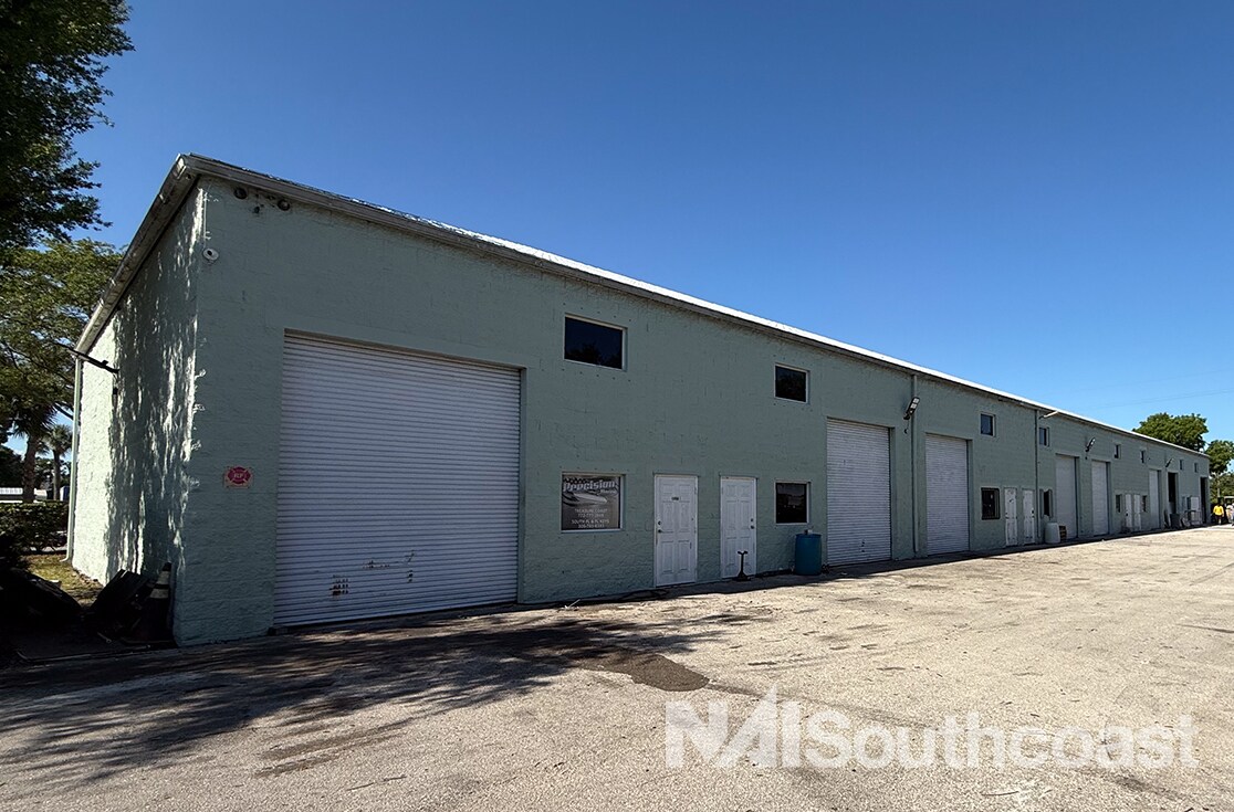 1337 SW South Macedo Blvd, Port Saint Lucie, FL à louer Photo de l’immeuble– Image 1 sur 8