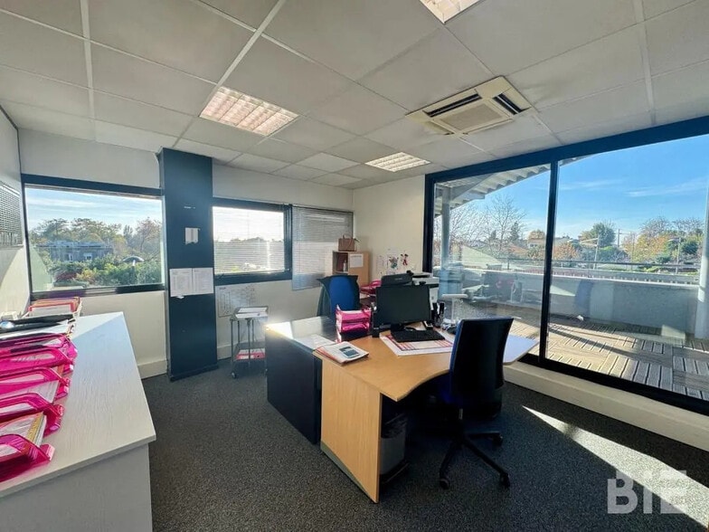 Bureau dans Floirac à louer - Photo de l’immeuble – Image 2 sur 5