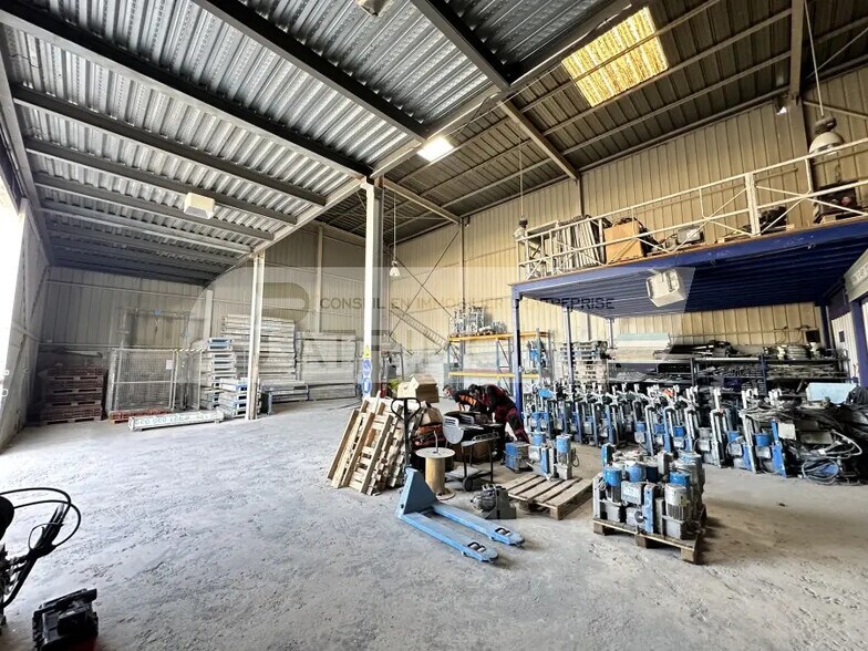 Local d’activités dans Le Rove à louer - Photo de l’immeuble – Image 3 sur 6