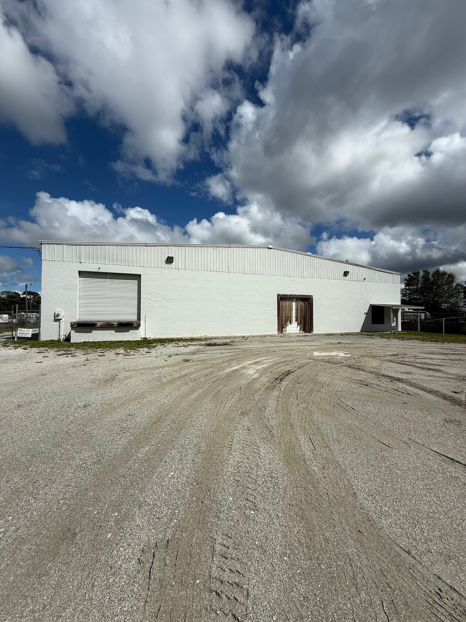 229 NW 34th St, Okeechobee, FL à louer Photo de l’immeuble– Image 1 sur 11