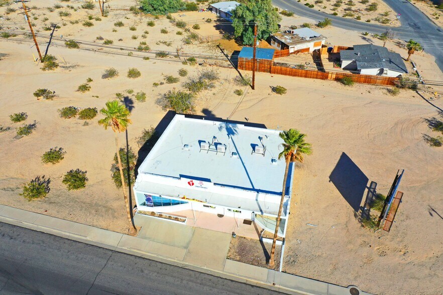 5823 Adobe Rd, Twentynine Palms, CA à vendre - Photo de l’immeuble – Image 3 sur 10