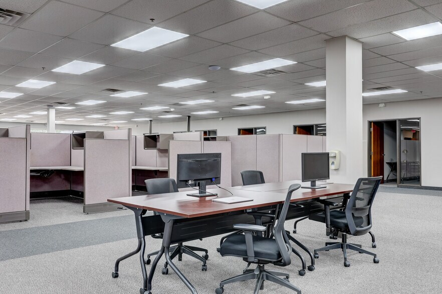 4750 Venture Dr, Ann Arbor, MI à louer - Photo de l’immeuble – Image 3 sur 18