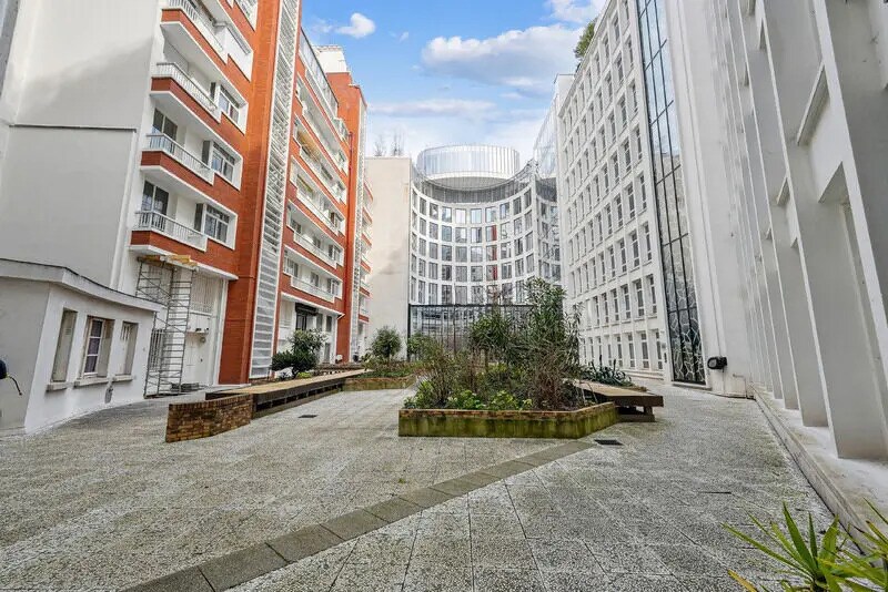 28 Rue Bayard, Paris à vendre - Photo de l’immeuble – Image 3 sur 16