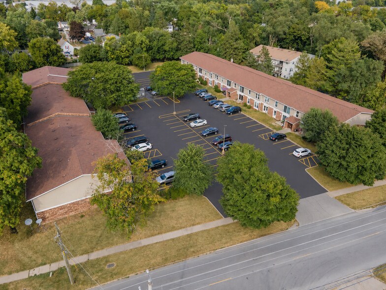 604-620 E Grant Hwy, Marengo, IL à vendre - Photo de l’immeuble – Image 1 sur 39