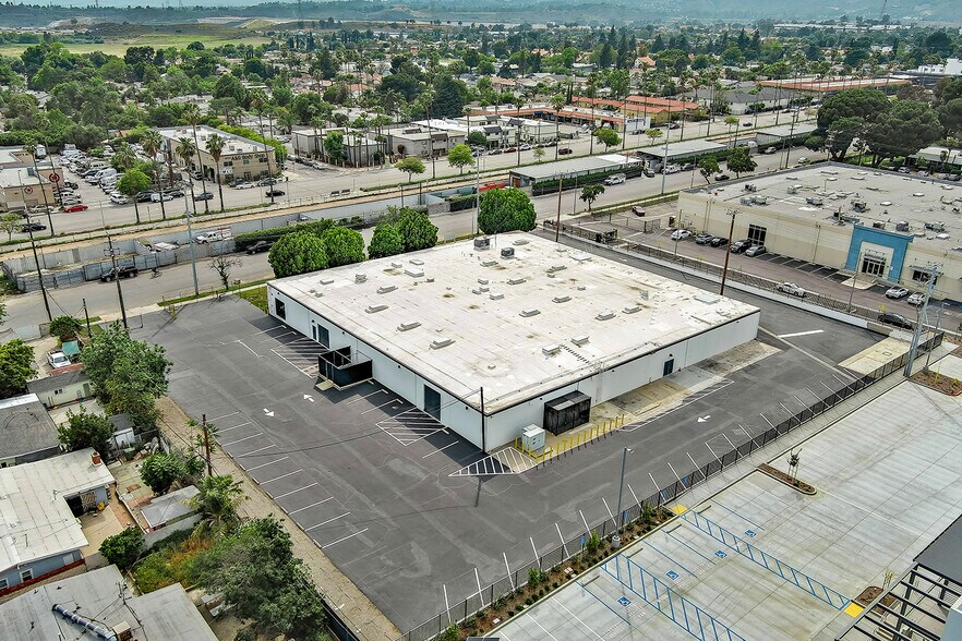 12740 San Fernando Rd, Sylmar, CA à louer - Photo de l’immeuble – Image 2 sur 16