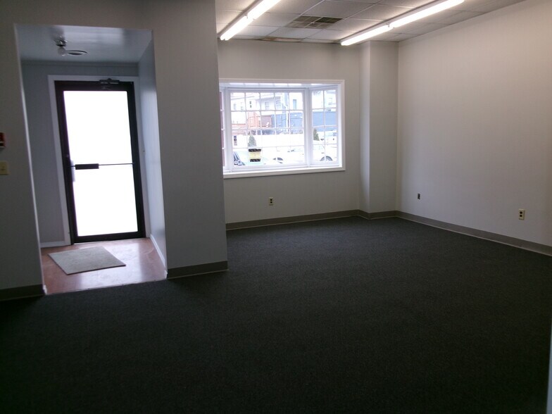 103 Arch St, Butler, NJ à louer - Photo intérieure – Image 3 sur 10