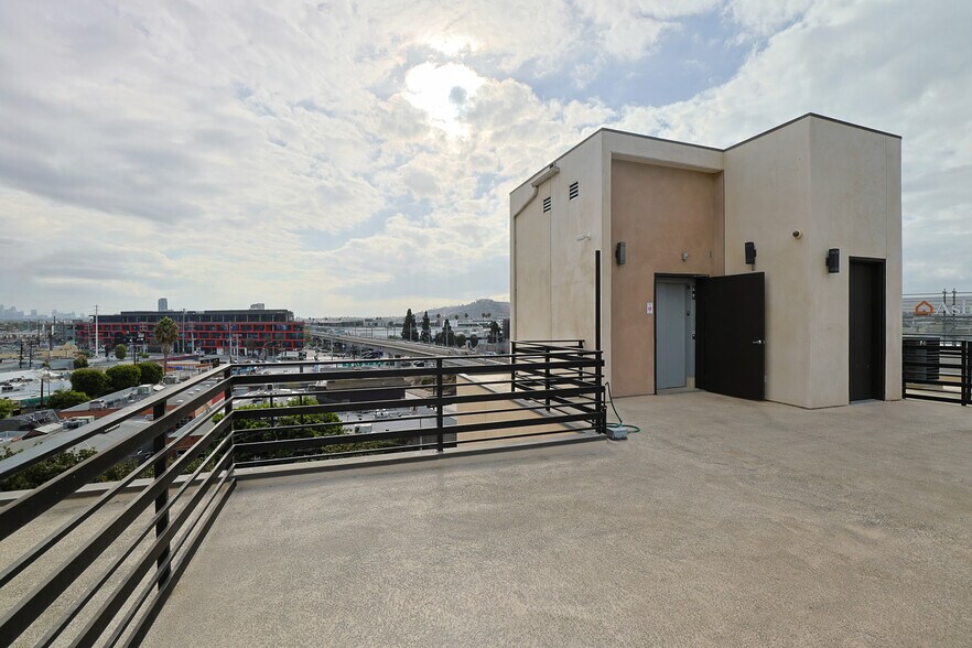 9005-9009 Exposition Blvd, Los Angeles, CA à louer - Photo de l’immeuble – Image 2 sur 9