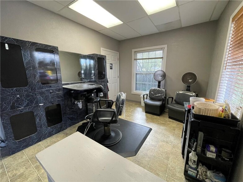 605 Baptiste Dr, Paola, KS à vendre - Photo de l’immeuble – Image 3 sur 3
