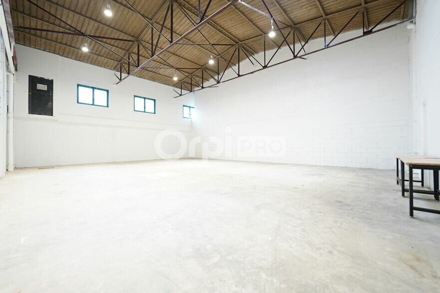 1 Rue Jules Serval, Vénissieux à louer - Photo de l’immeuble – Image 1 sur 27