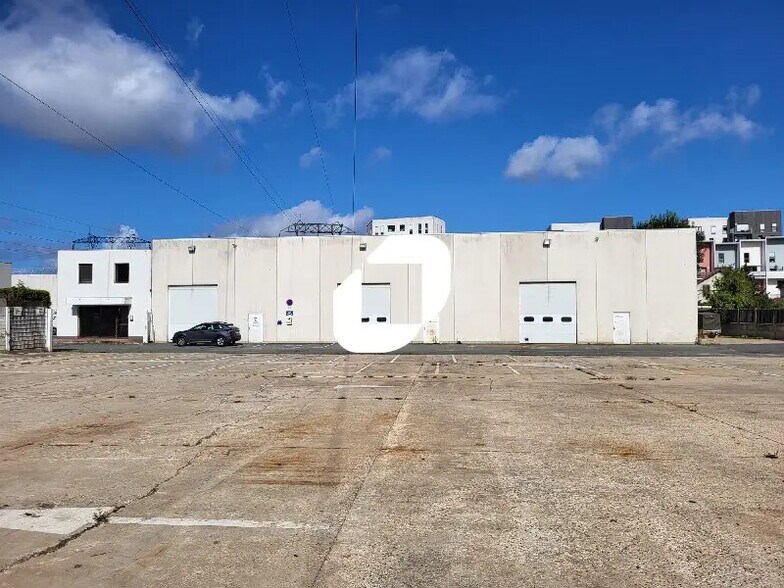 Local d’activités dans Vitry-sur-Seine à louer - Photo de l’immeuble – Image 1 sur 8