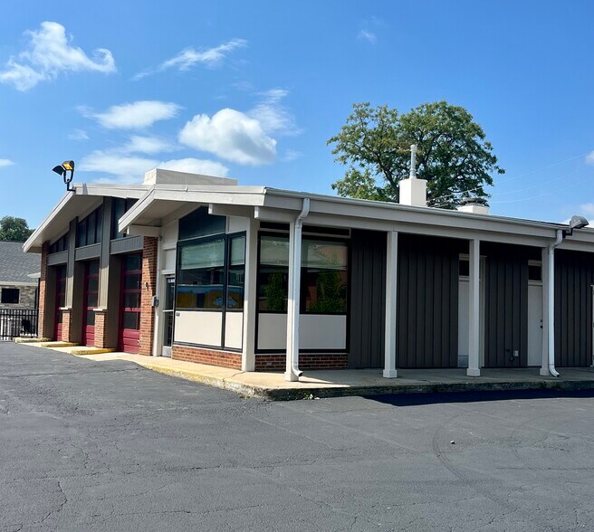 5 S Madison St, Oswego, IL à louer - Photo de l’immeuble – Image 3 sur 24