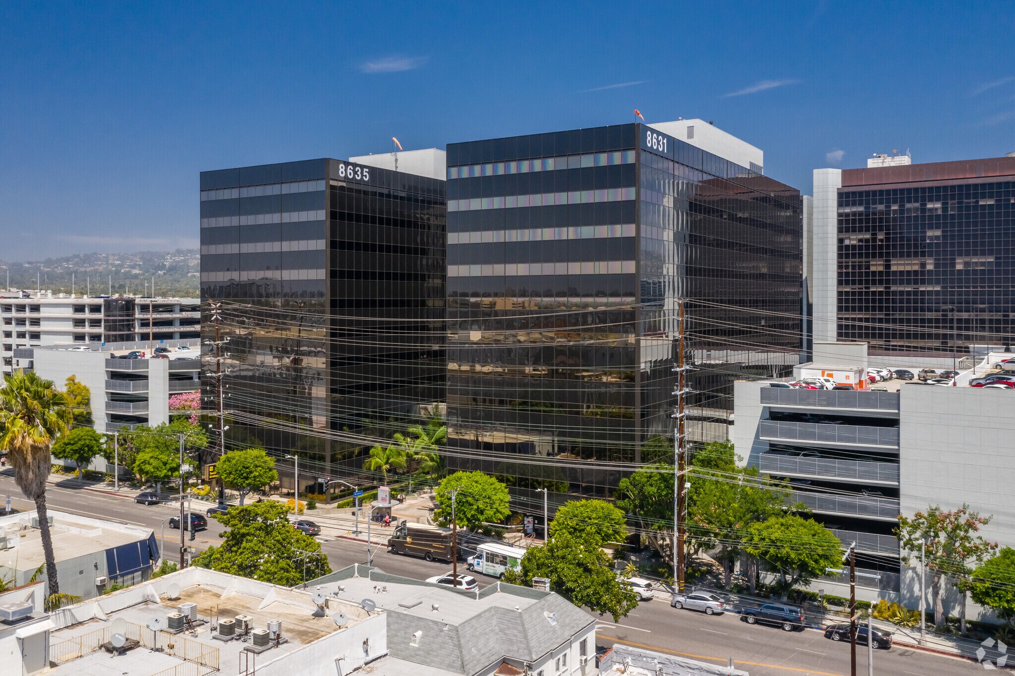 8631 W 3rd St, Los Angeles, CA à louer Photo de l’immeuble– Image 1 sur 7