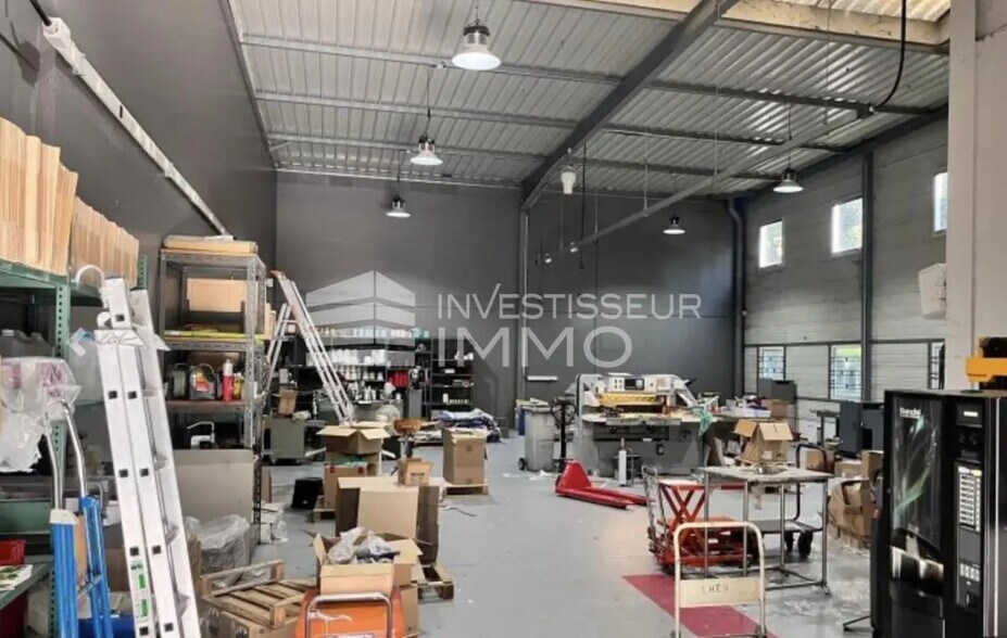 Local d’activités dans Bondy à louer - Photo de l’immeuble – Image 1 sur 7