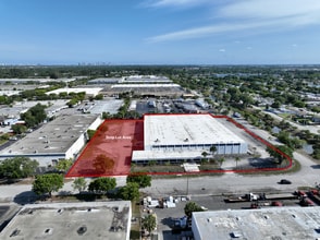 1600 Nw 165th St, Miami, FL à louer Photo de l’immeuble– Image 2 sur 8
