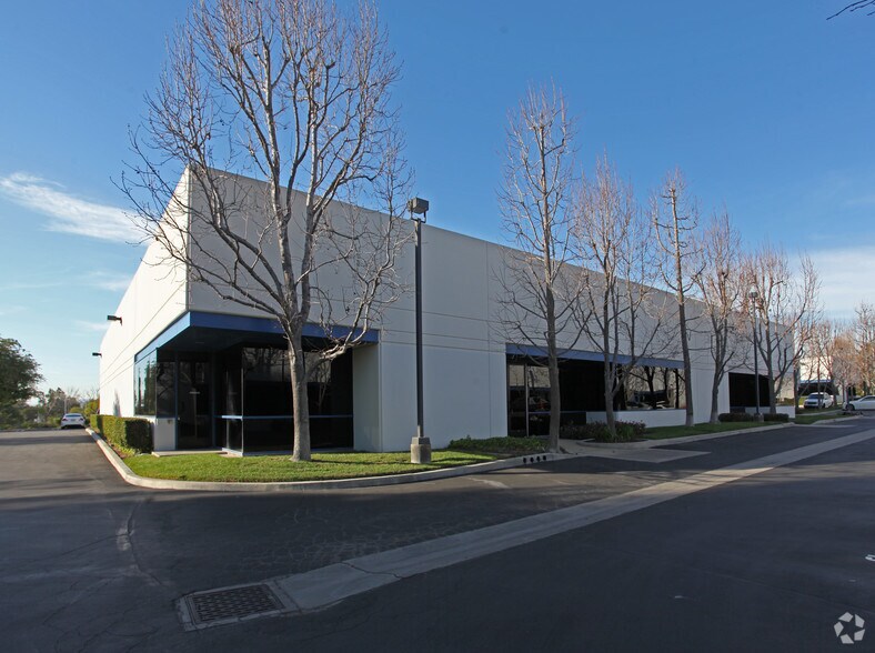 94 W Cochran St, Simi Valley, CA à vendre - Photo de l’immeuble – Image 2 sur 44